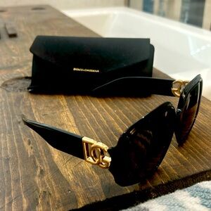Dolce&Gabbana Sunglasses Black- like new no scratches on the lenses